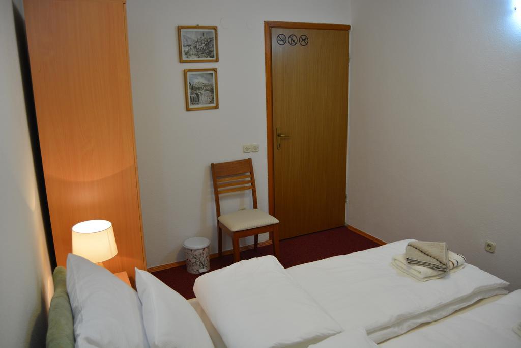 Hostel Denal Sarajevo Rom bilde